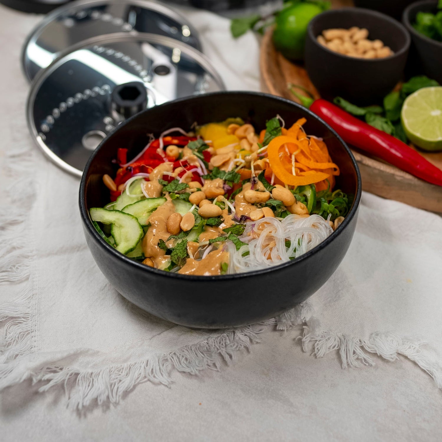 Asiatische Glasnudel-Bowl mit dem WunderSlicer