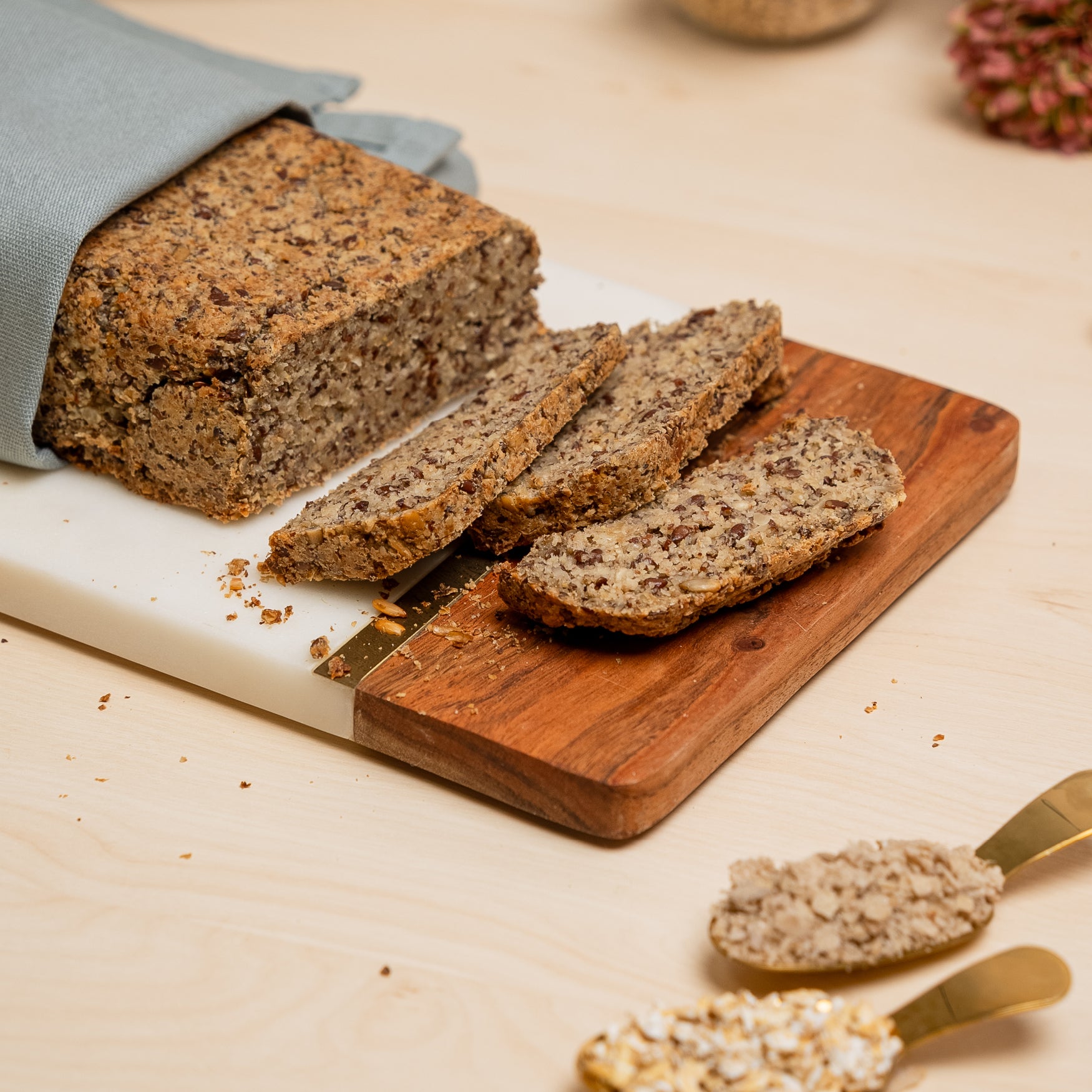 Glutenfreies Nuss-Samen-Brot mit dem Thermomix - Wundermix GmbH