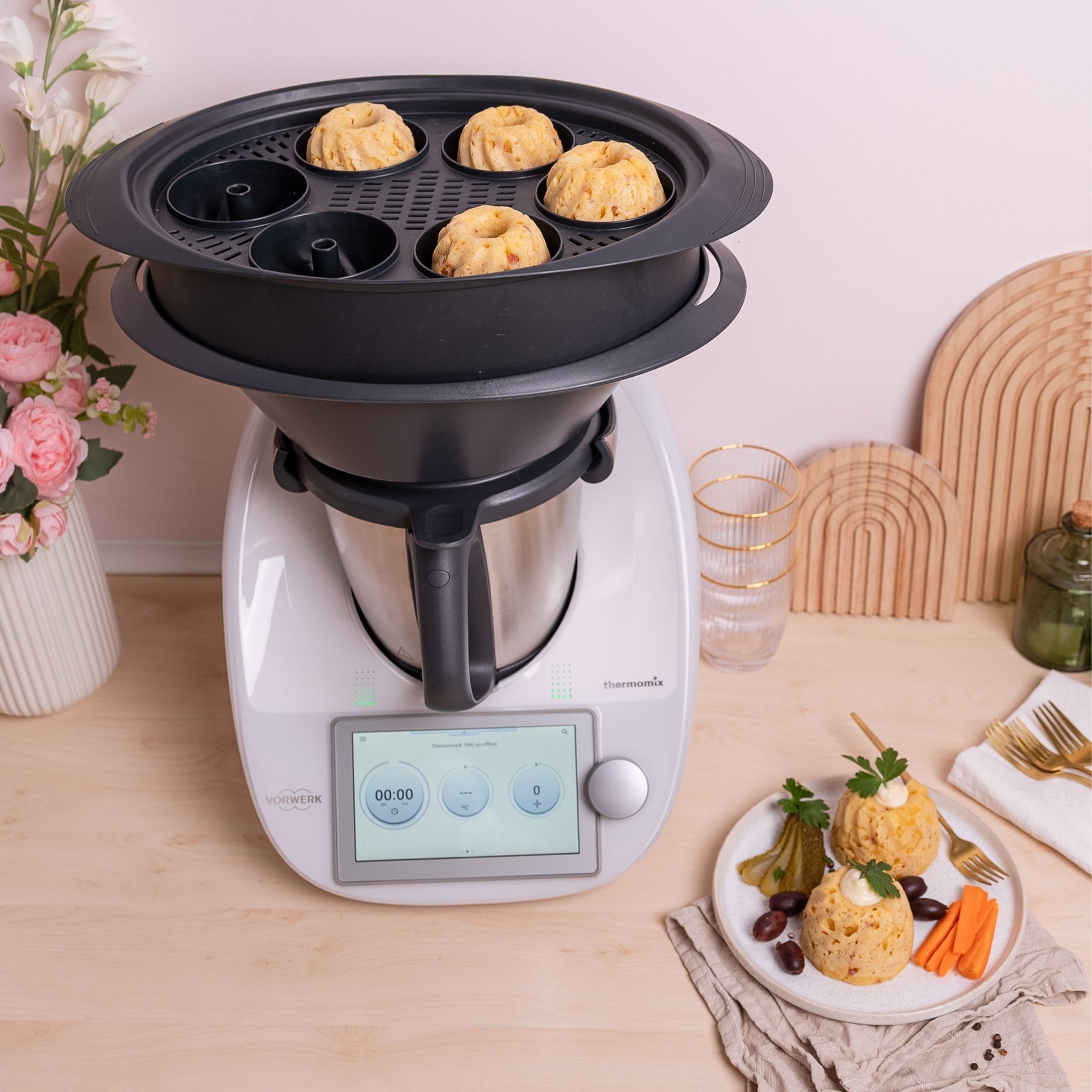 Herzhafte Zwiebel-Käse-Gugelhupfe aus dem Varoma - Wundermix GmbH