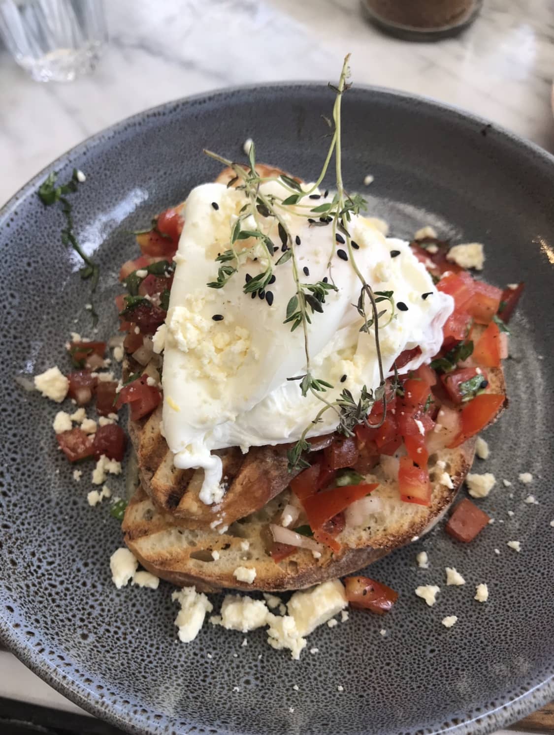 Avocado Toast mit Pochiertem Ei