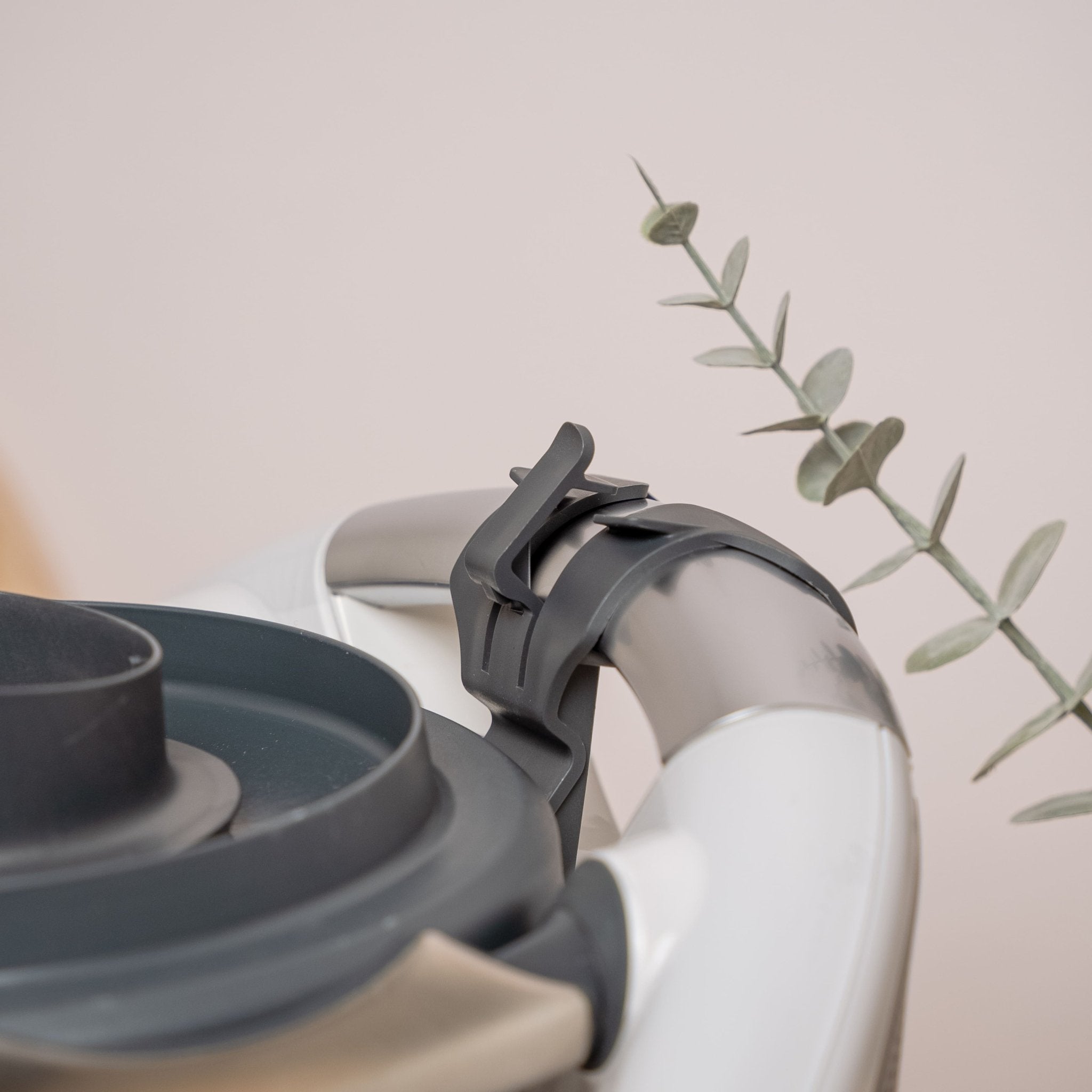 WunderClip® Pro | Deckelhalter für Thermomix TM6, TM5 - Wundermix GmbH