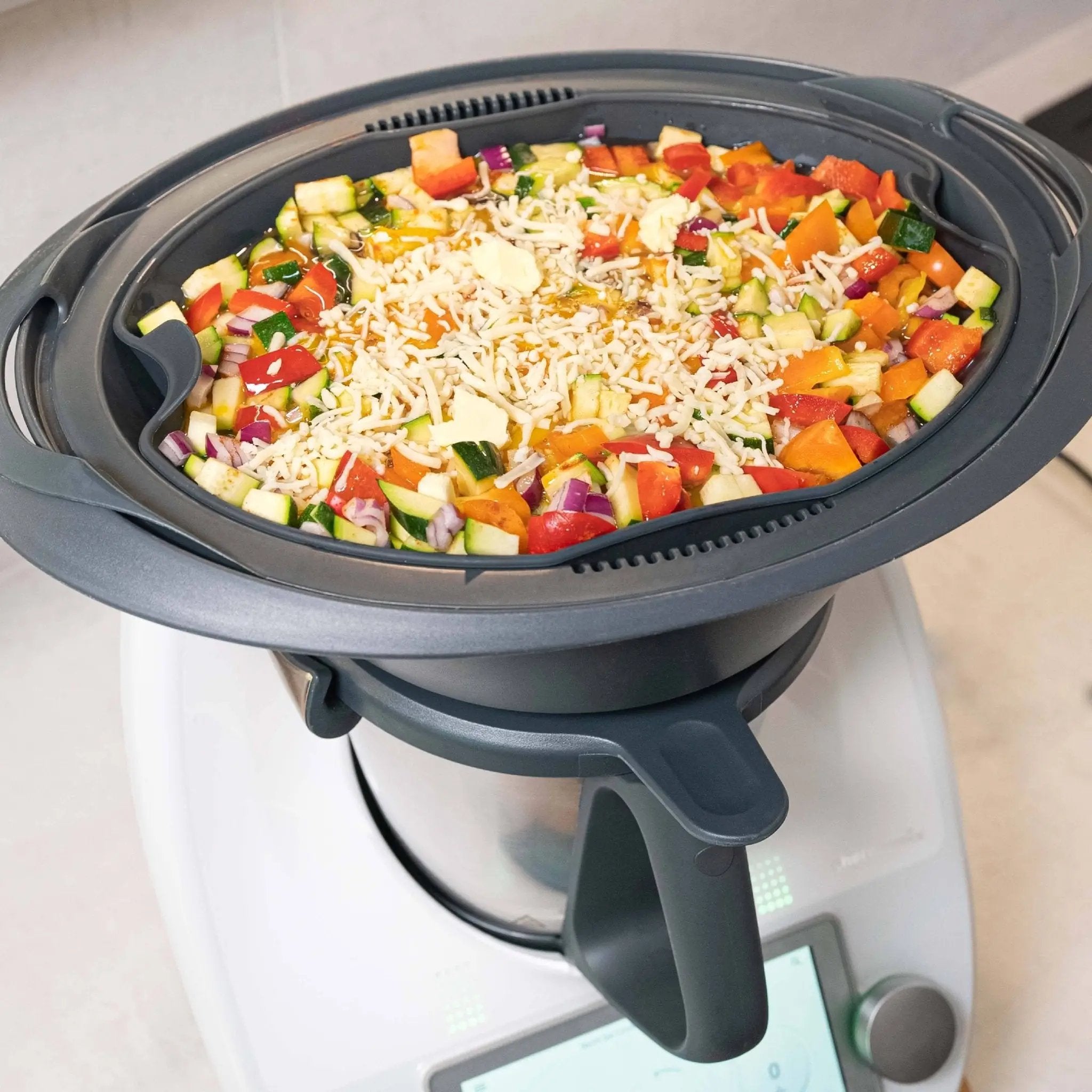 FlexiSteam® | Silikon-Auflaufform für Varoma-Einlegeboden | Thermomix TM6, TM5, TM31 und TM Friend - Wundermix GmbH