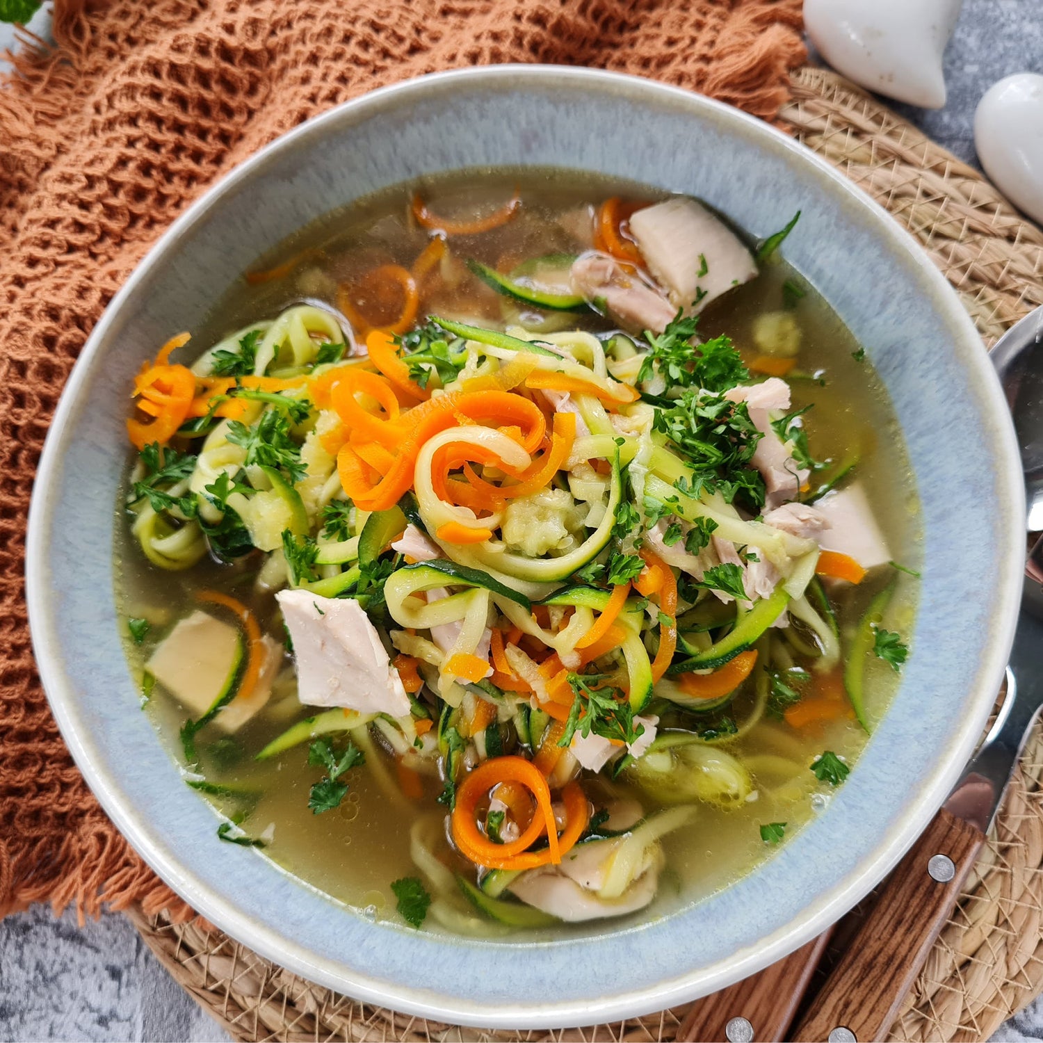 Möhren-Zoodle-Hähnchen-Topf mit dem WunderZoodler