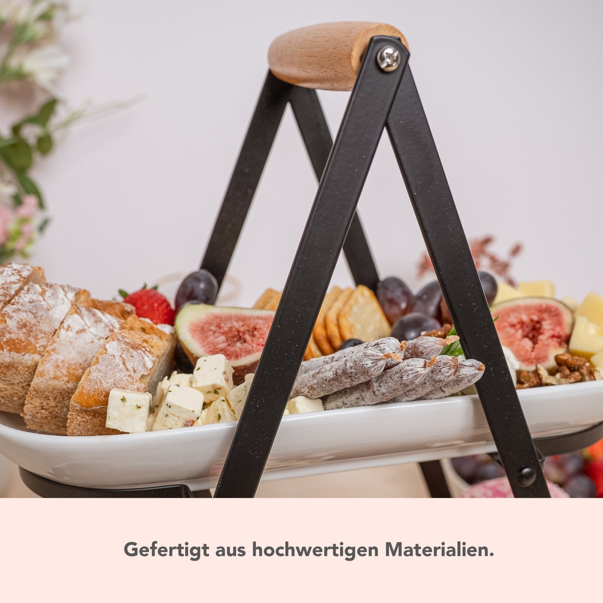 Servier-Etagere für Kuchen, Brunch und Co: zweistöckig aus Metall, Holz & Keramik, hochwertig