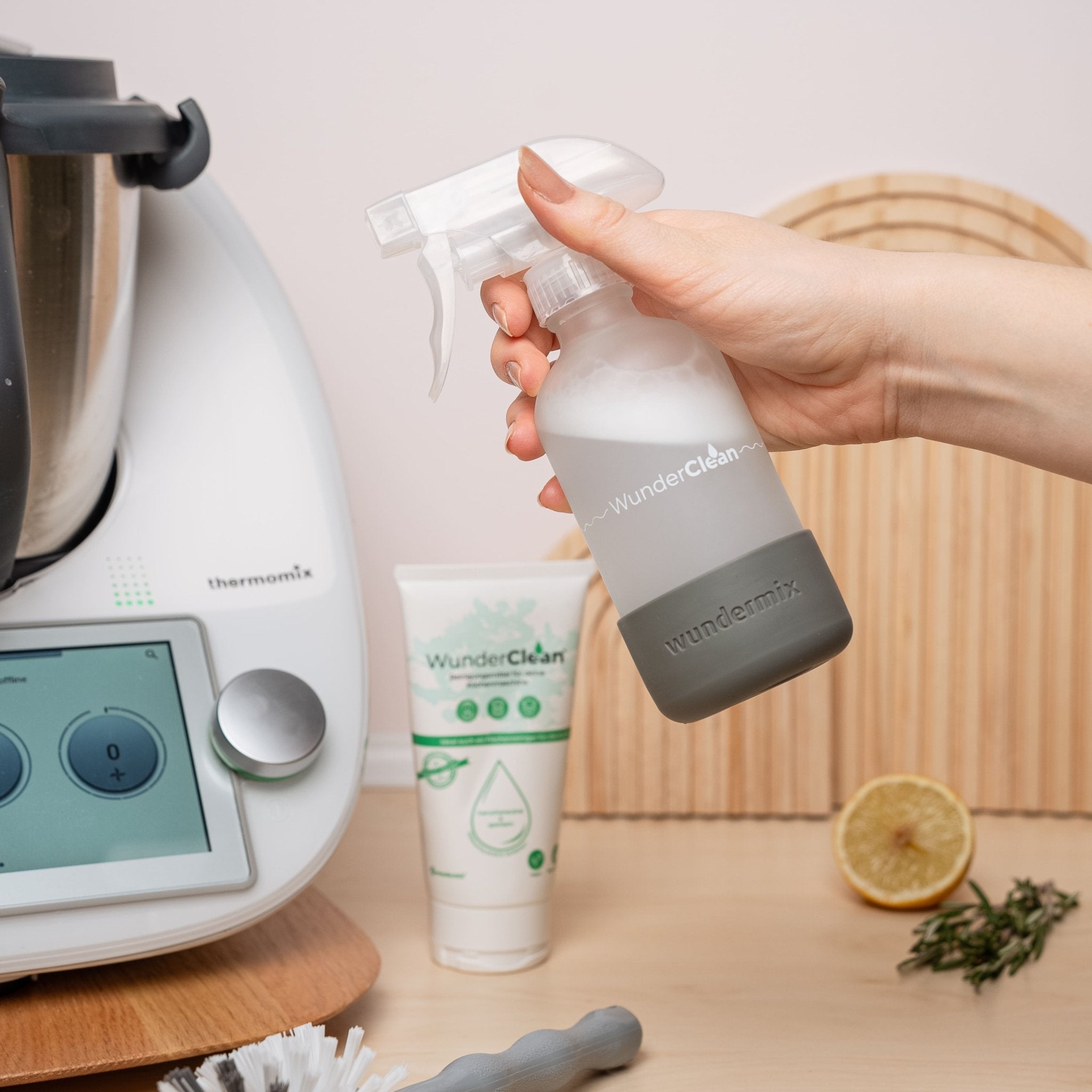 WunderClean Sprühflasche | 240 ml Glasflasche mit Silikon - Bruchschutz für WunderClean Reiniger - Wundermix GmbH